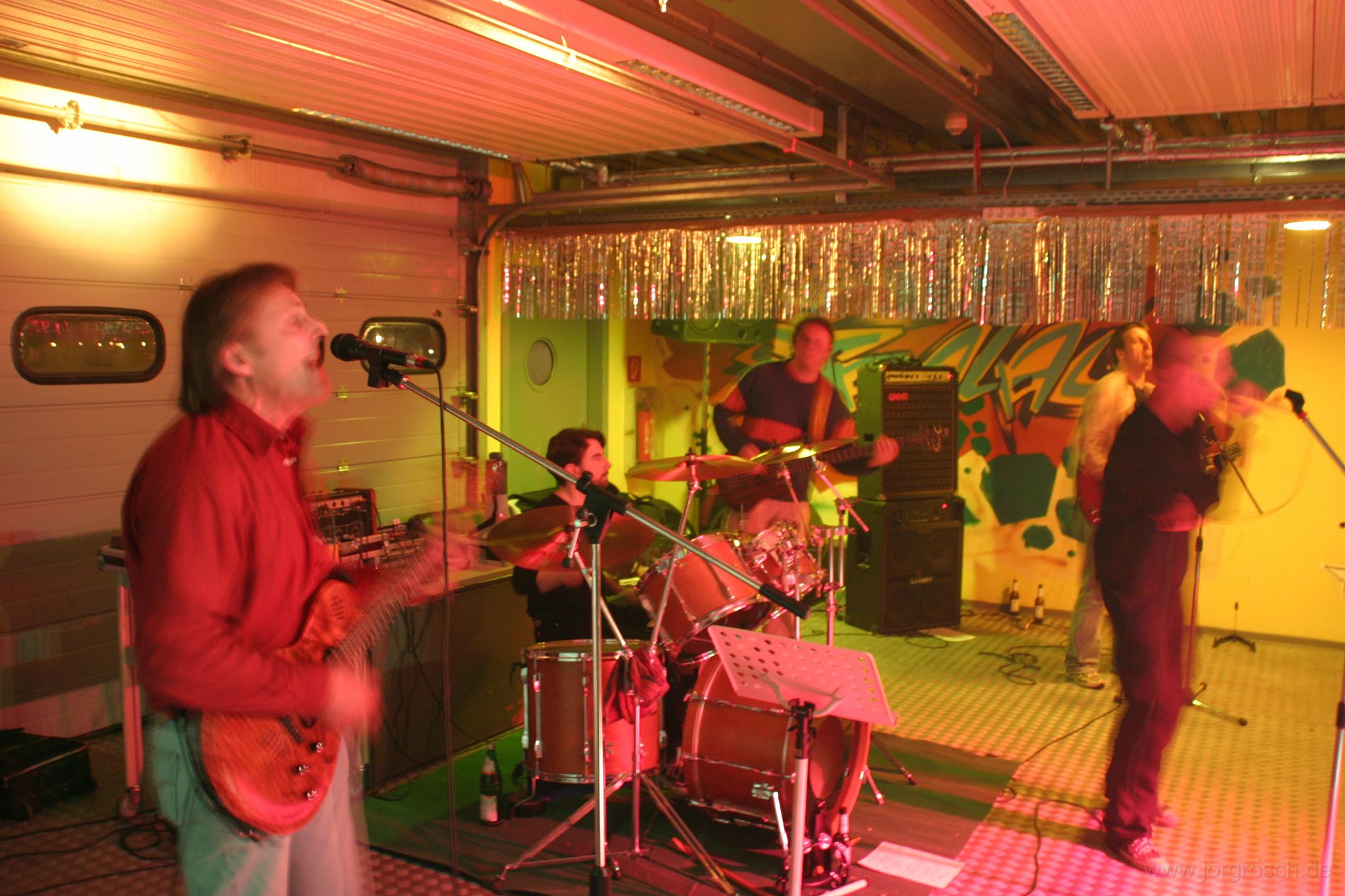 20060128 geb.jpg - Die bokkombo als Geburtstagsband